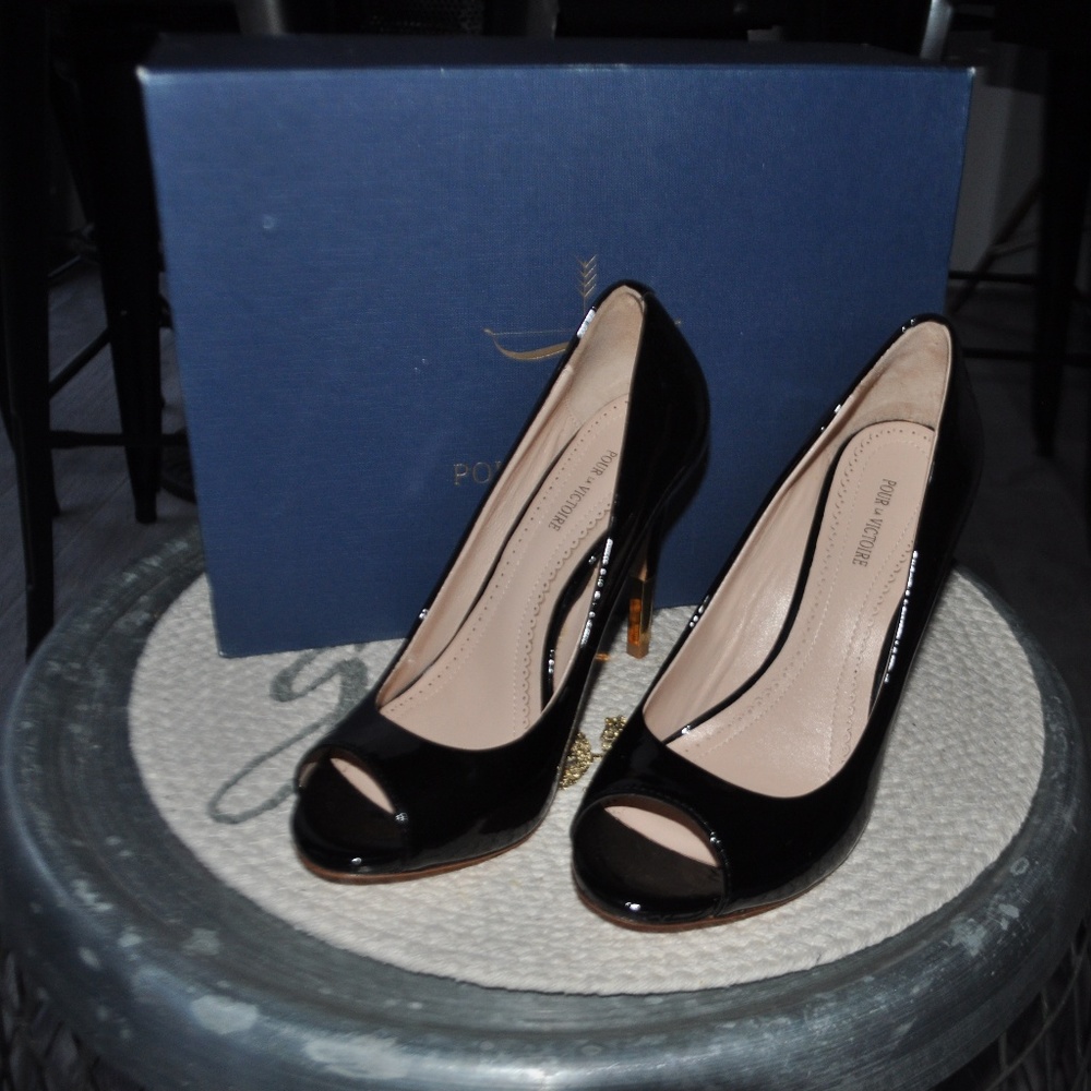 NIB Pour La Victoire Open Toe Pump